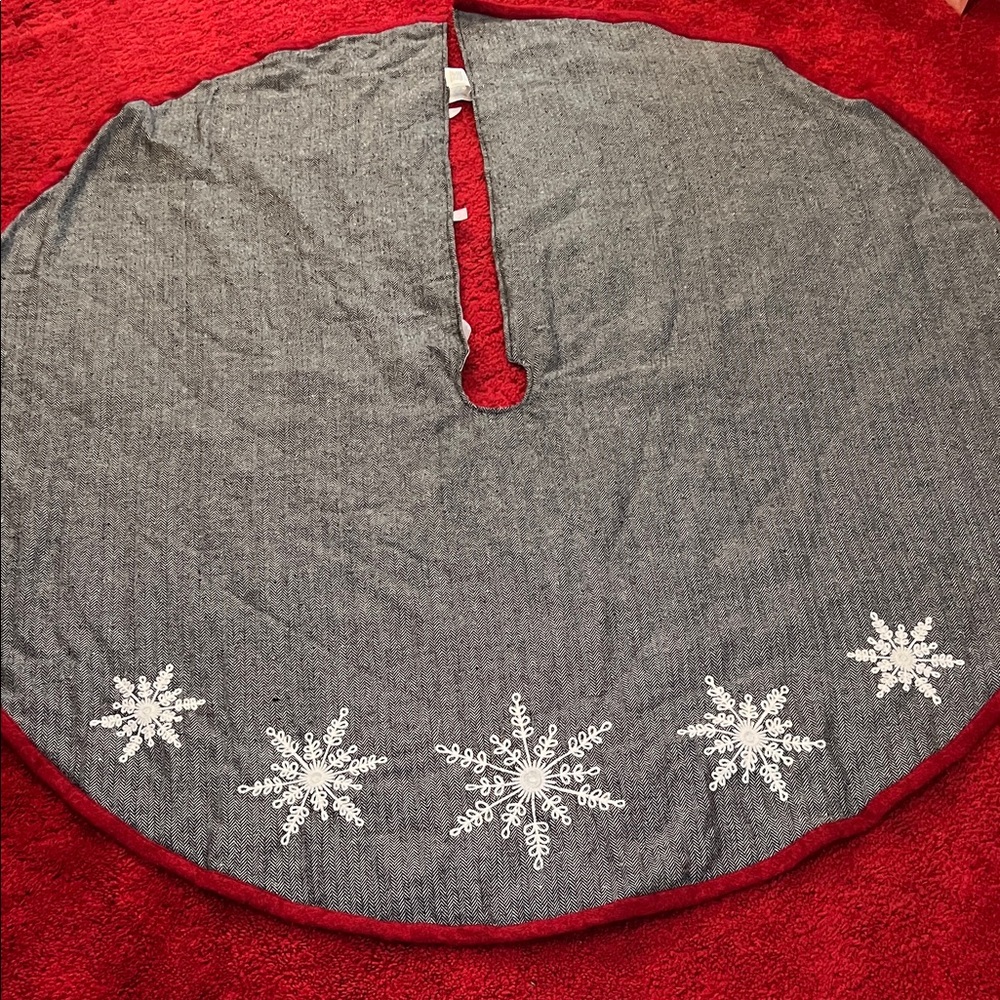 Herringbone Tree Skirt with White Snowflake Design